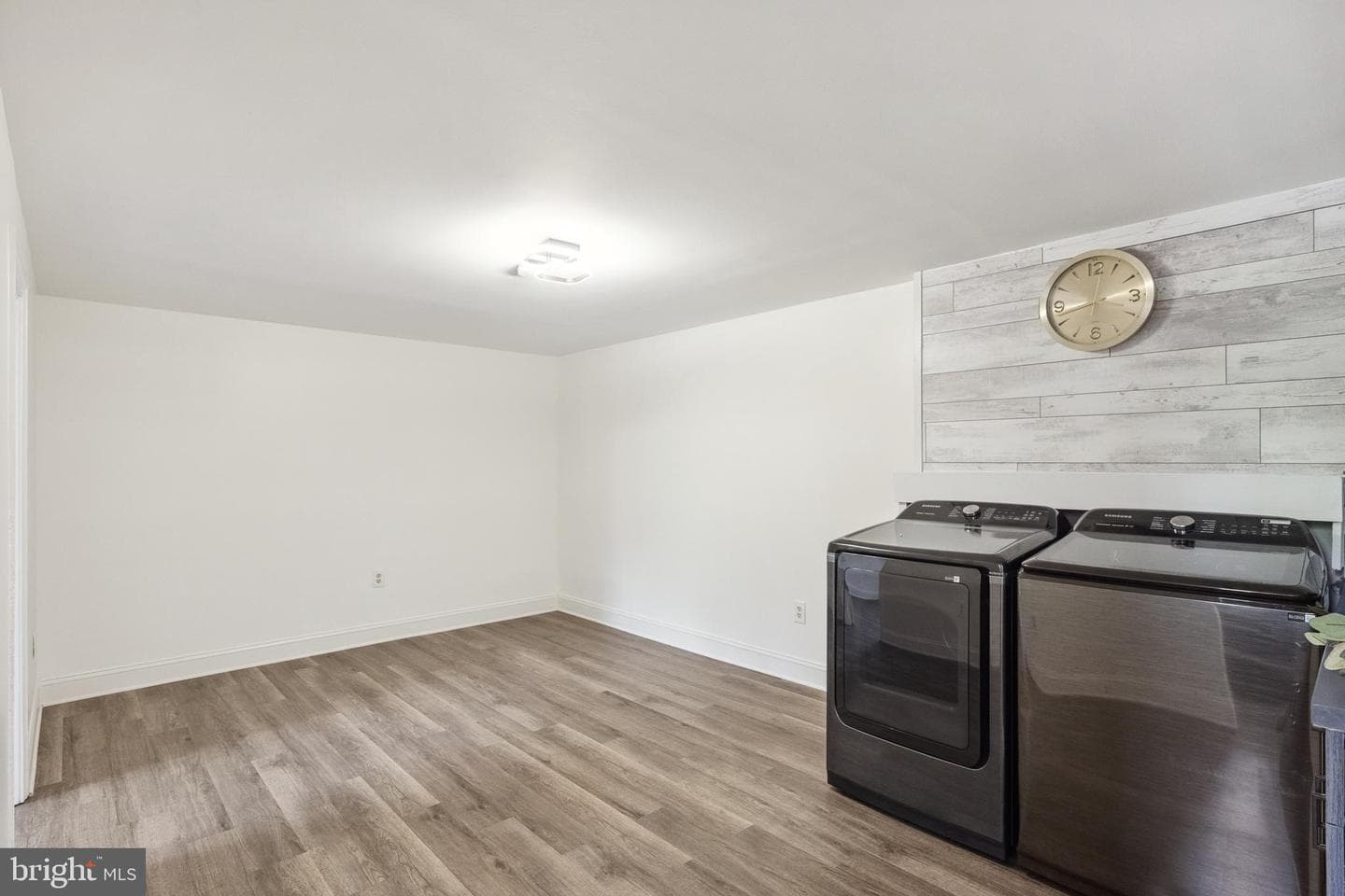 1815 Hollydale Road photo 36