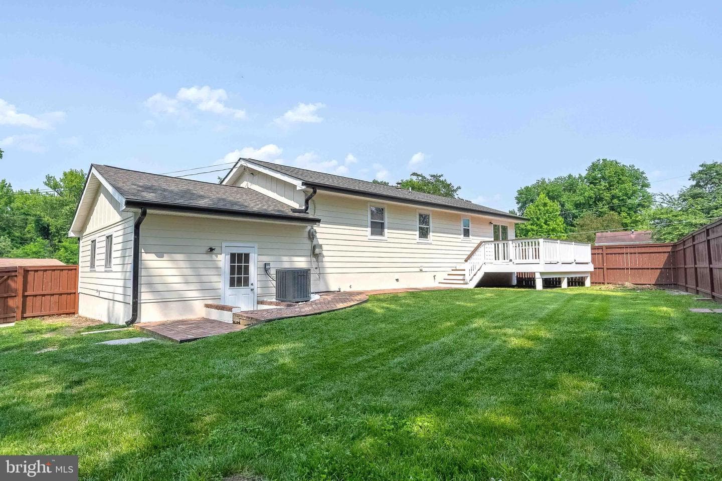 1815 Hollydale Road photo 37