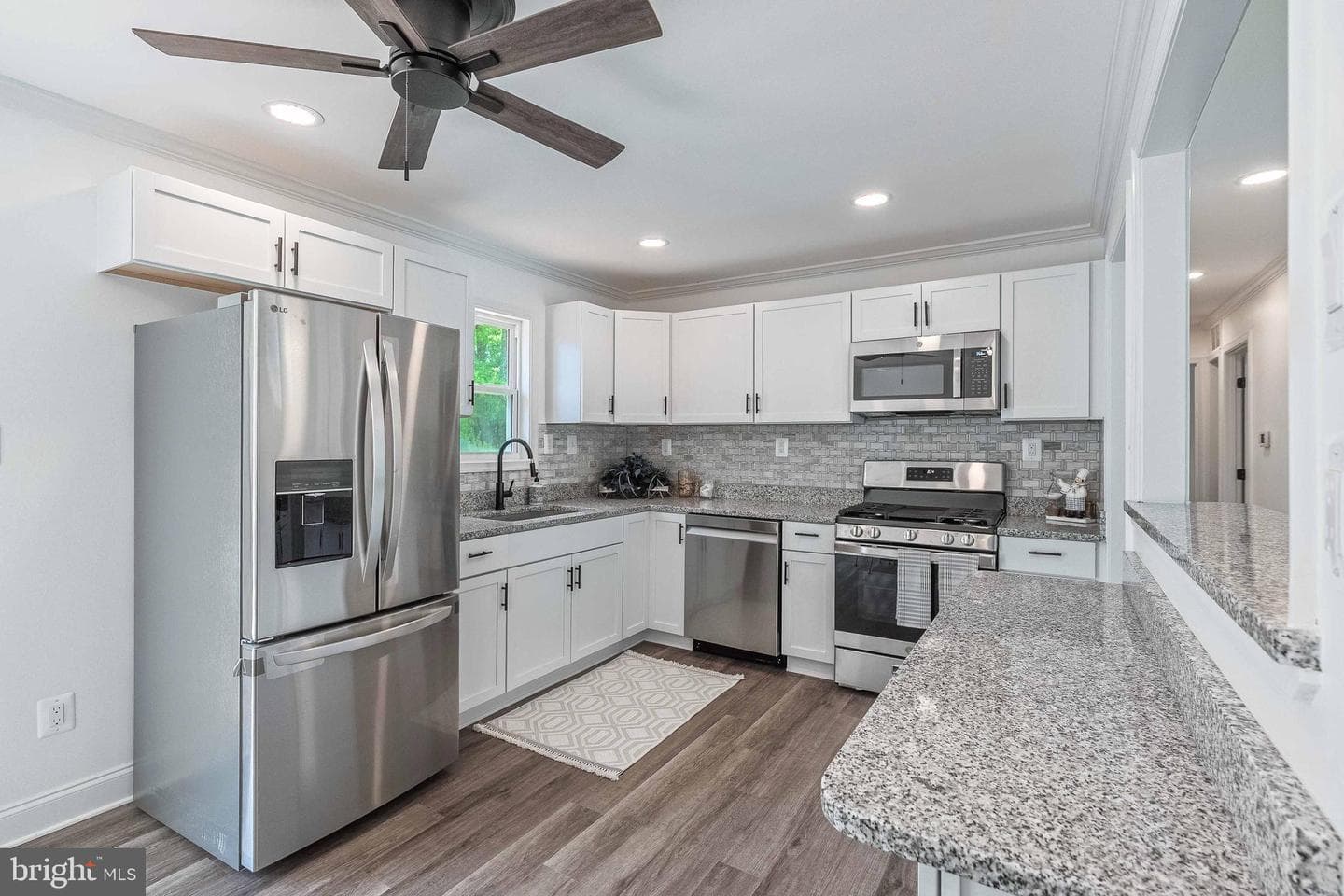 1815 Hollydale Road photo 6