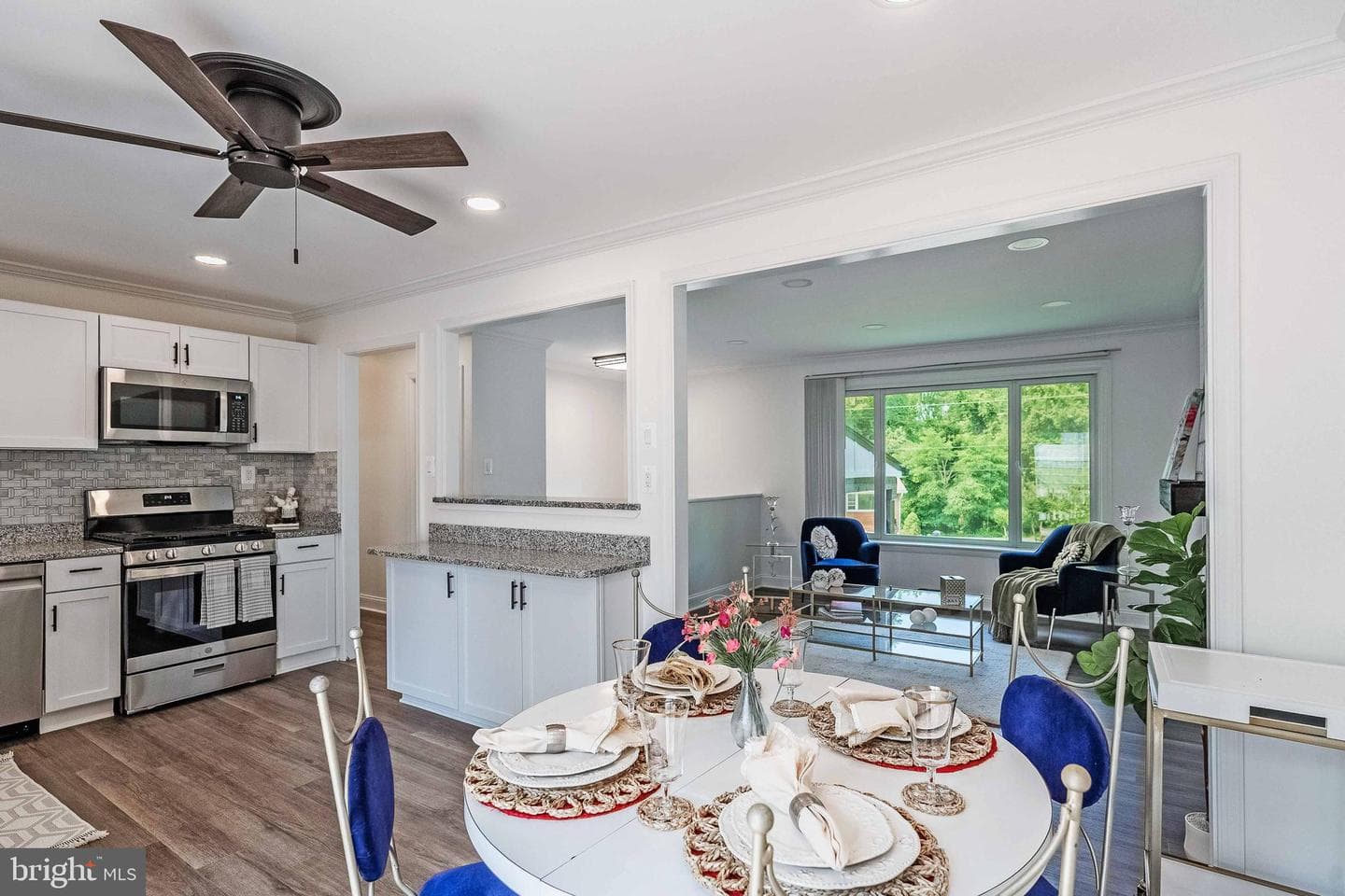 1815 Hollydale Road photo 8