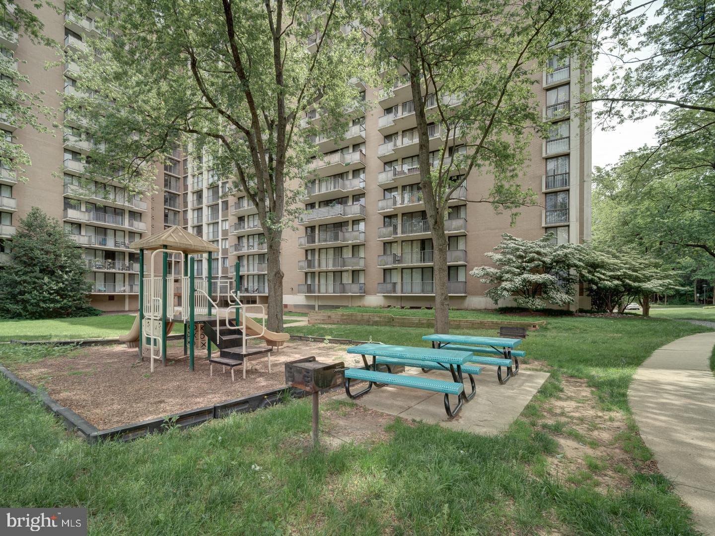 6100 Westchester Park Drive #804 photo 40