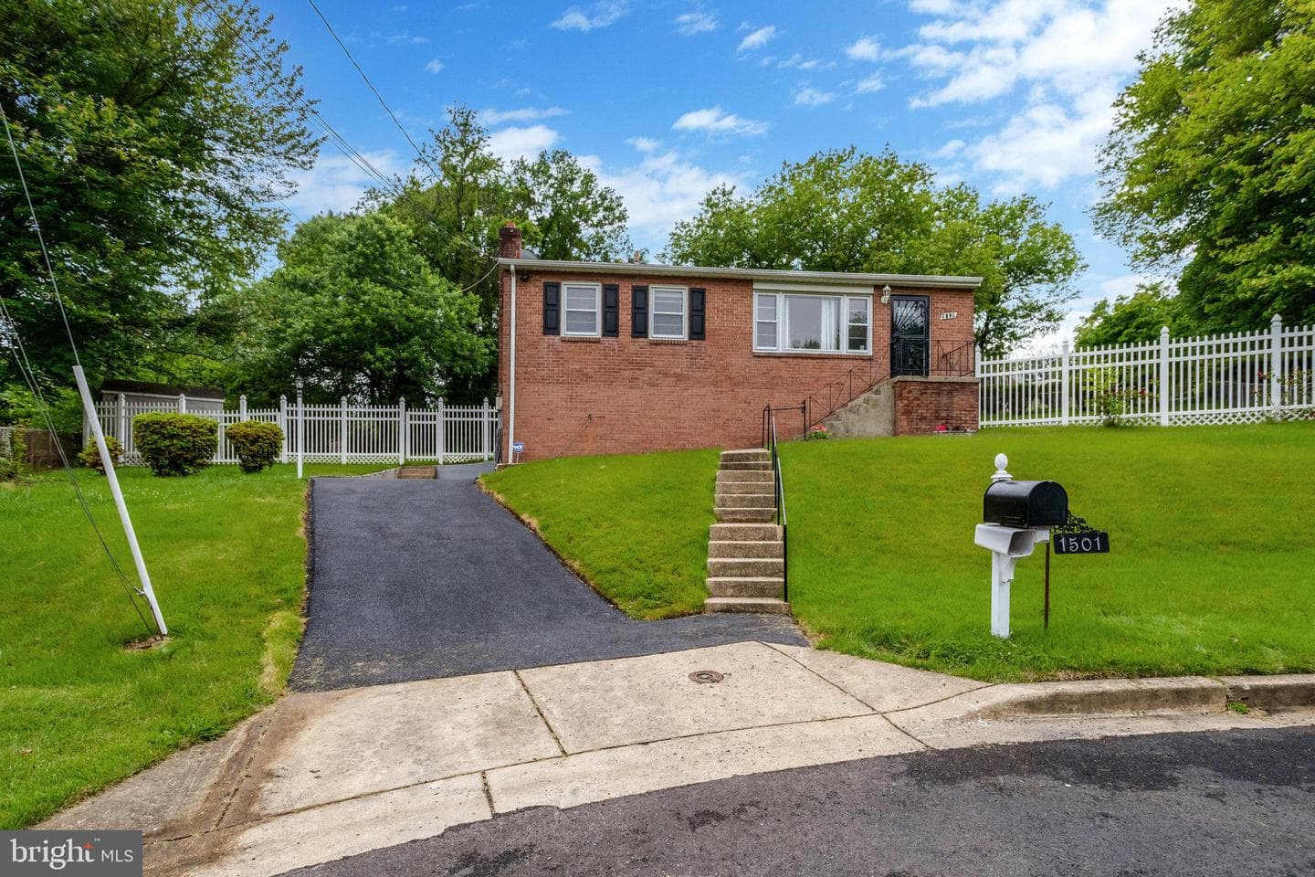 1501 Stirling Court photo 2
