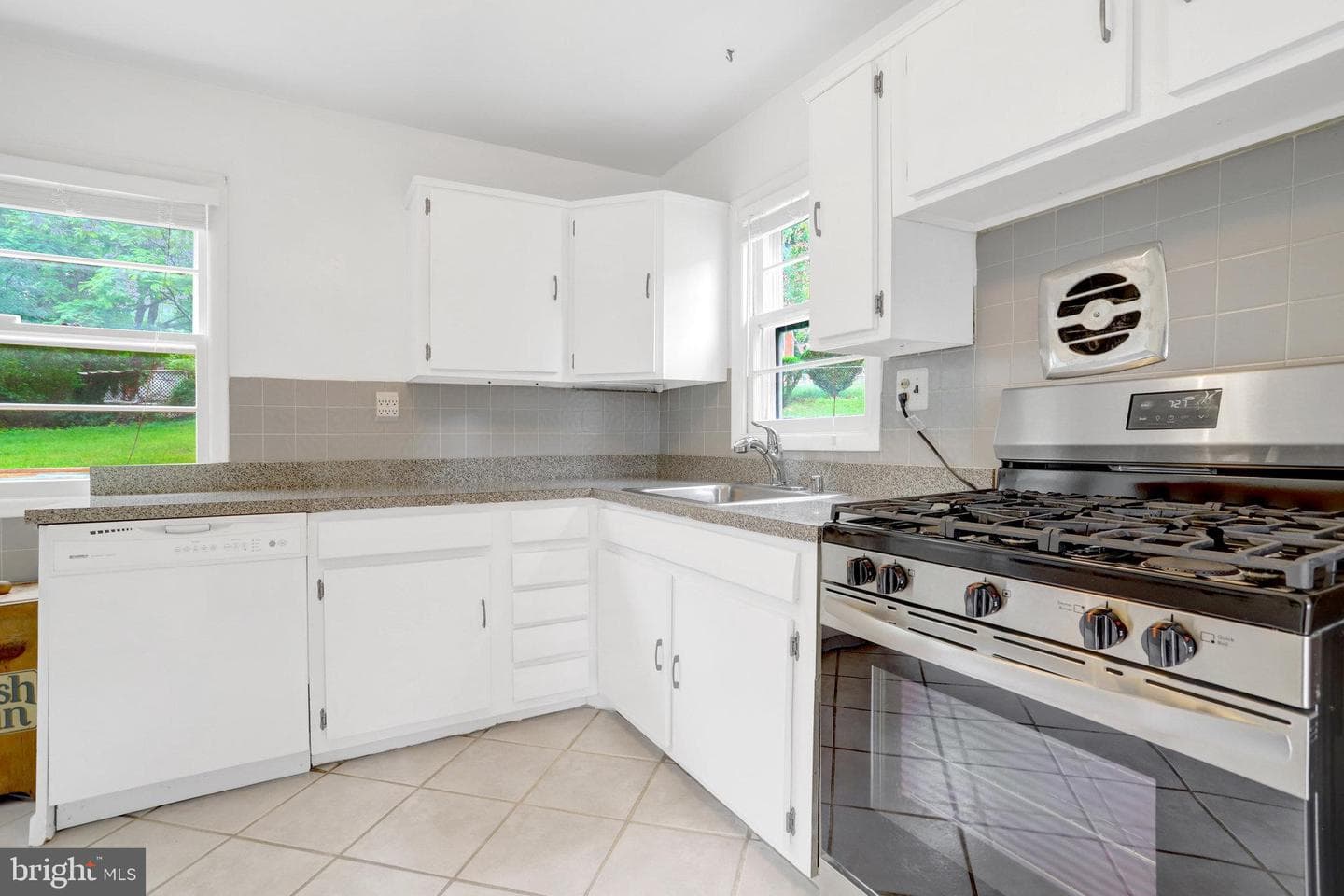 1501 Stirling Court photo 3