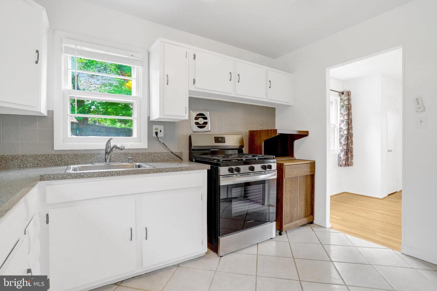 1501 Stirling Court photo 4