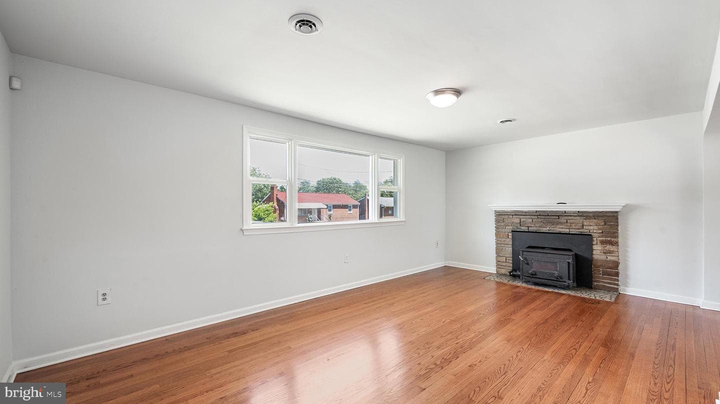 5909 Cable Avenue photo 4