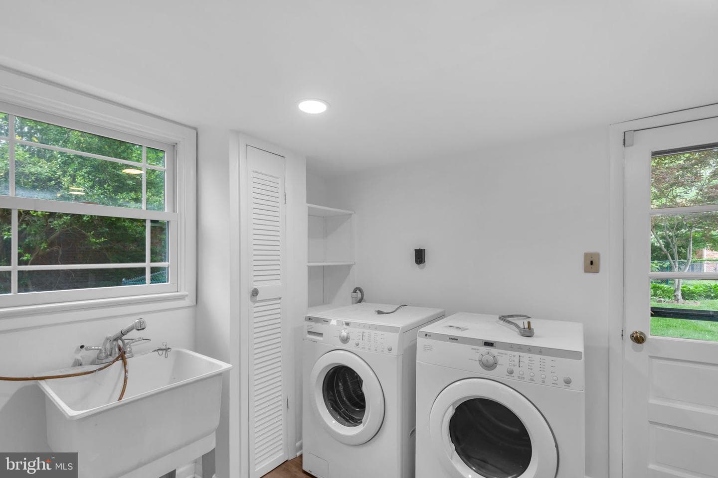 6913 Fulford Street photo 23