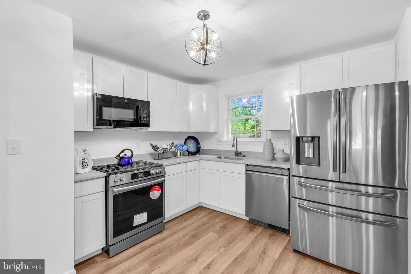 6913 Fulford Street photo 9
