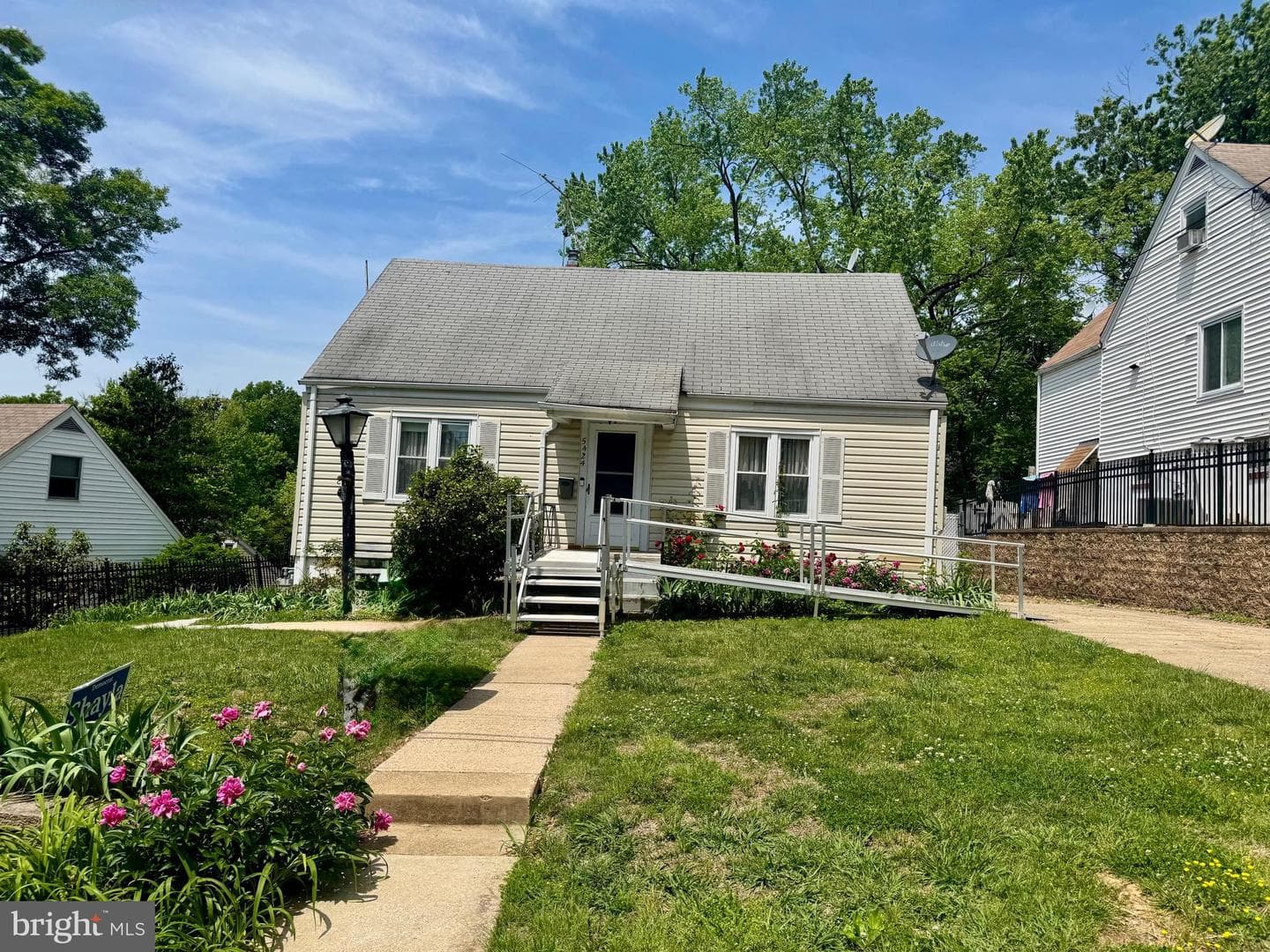 5424 Varnum Street photo 2