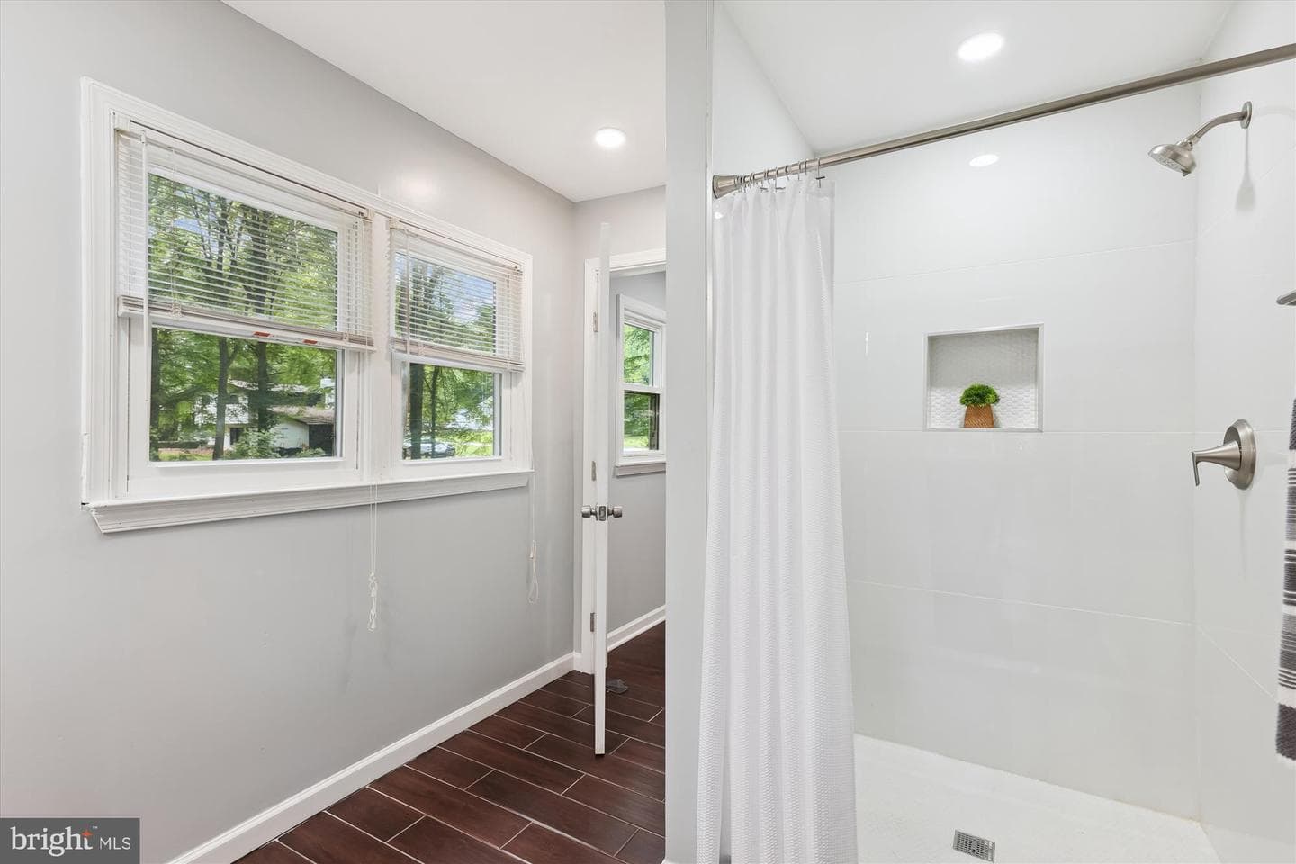 16401 Cambridge Court photo 15