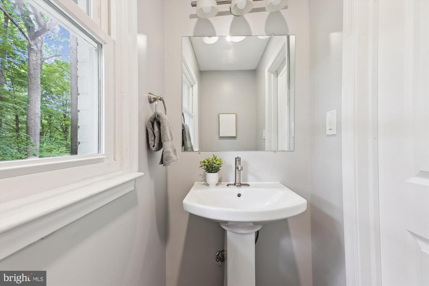 16401 Cambridge Court photo 17