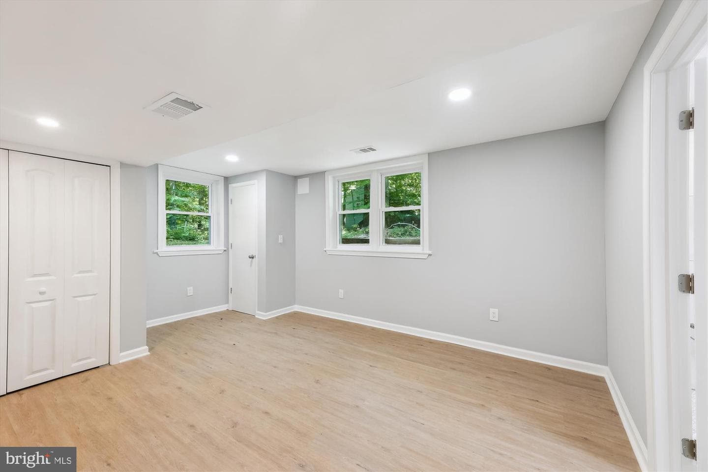 16401 Cambridge Court photo 21