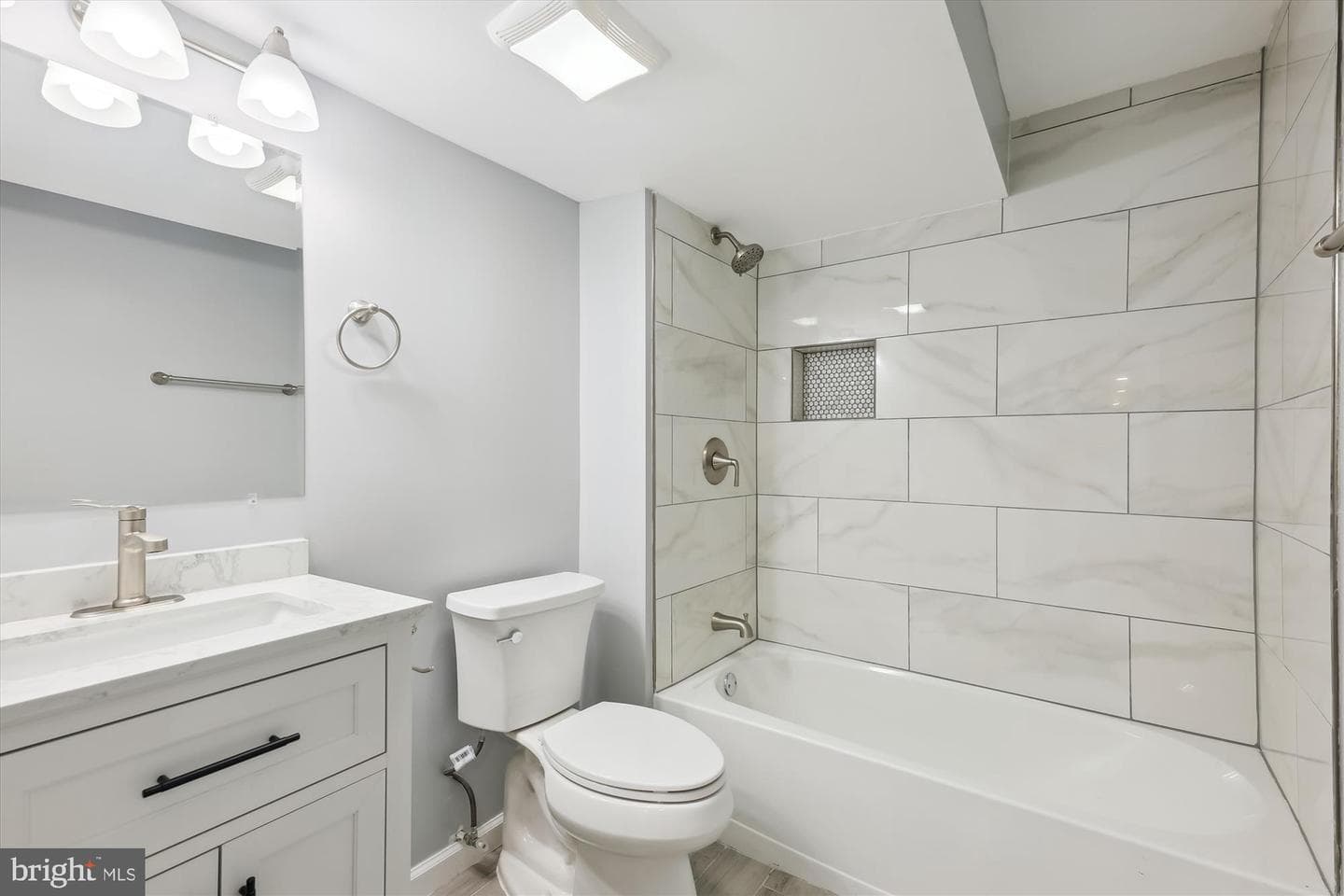 16401 Cambridge Court photo 25