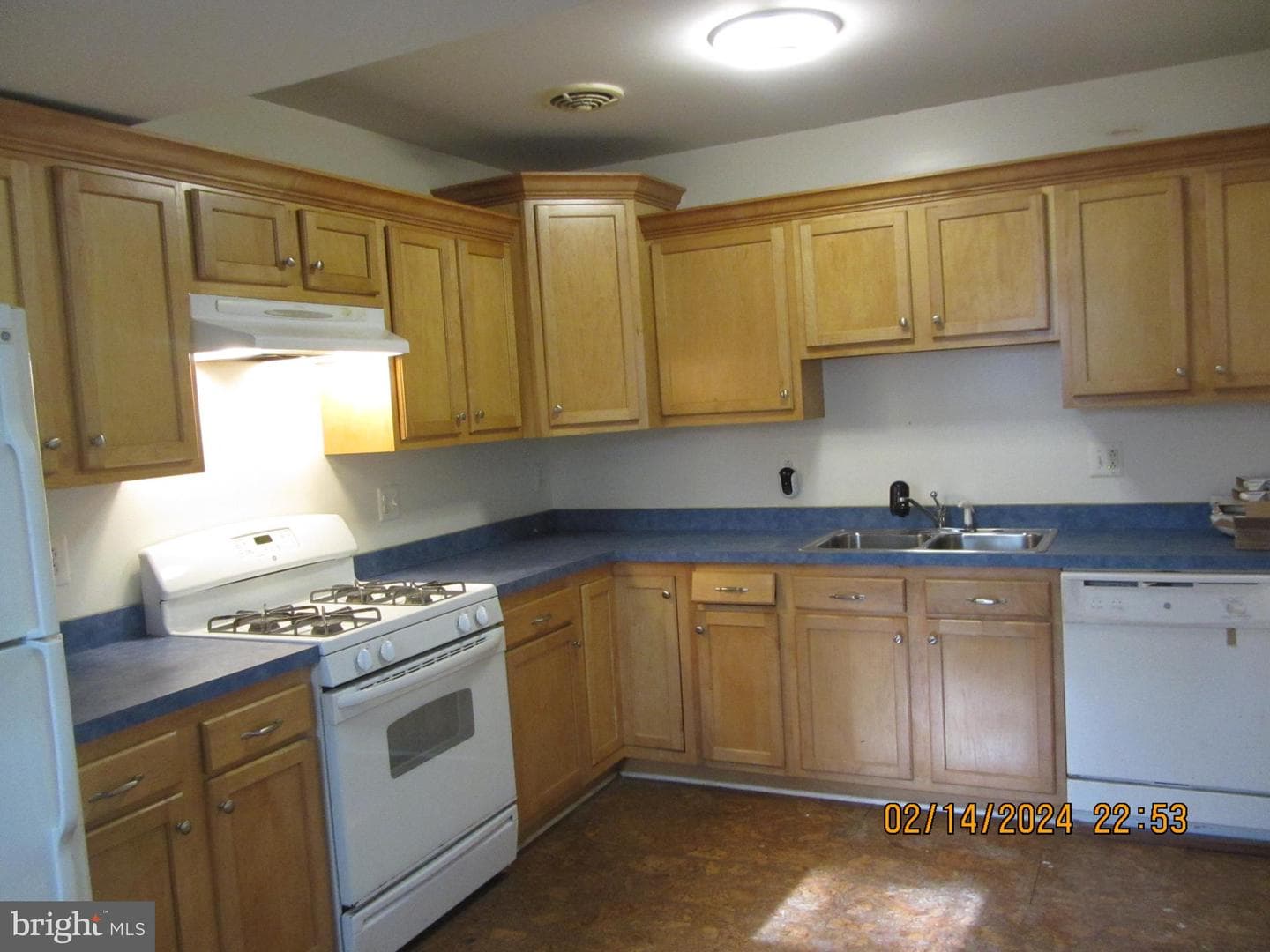 7801 Greenleaf Road photo 2