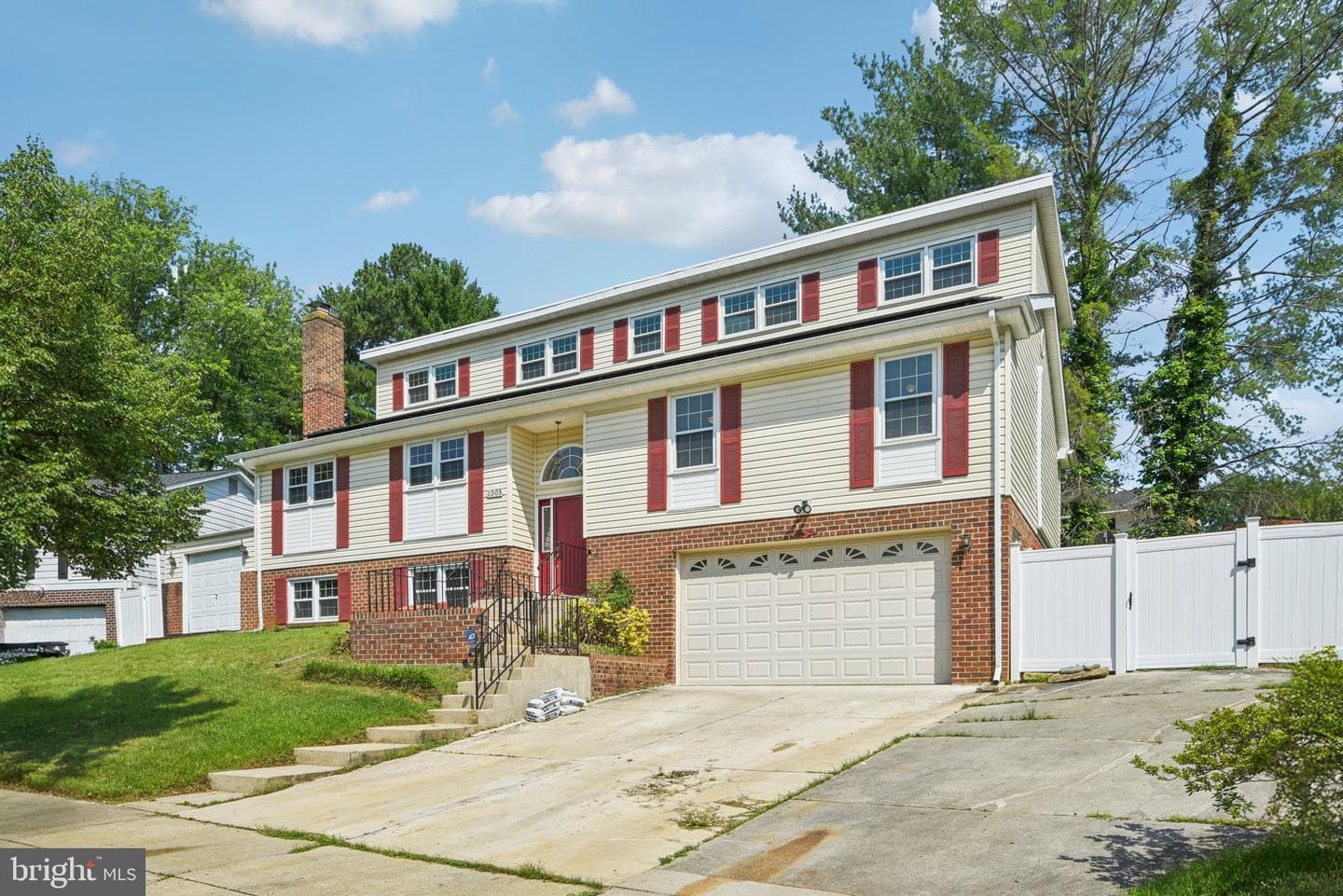 1005 Kings Tree Drive photo 1