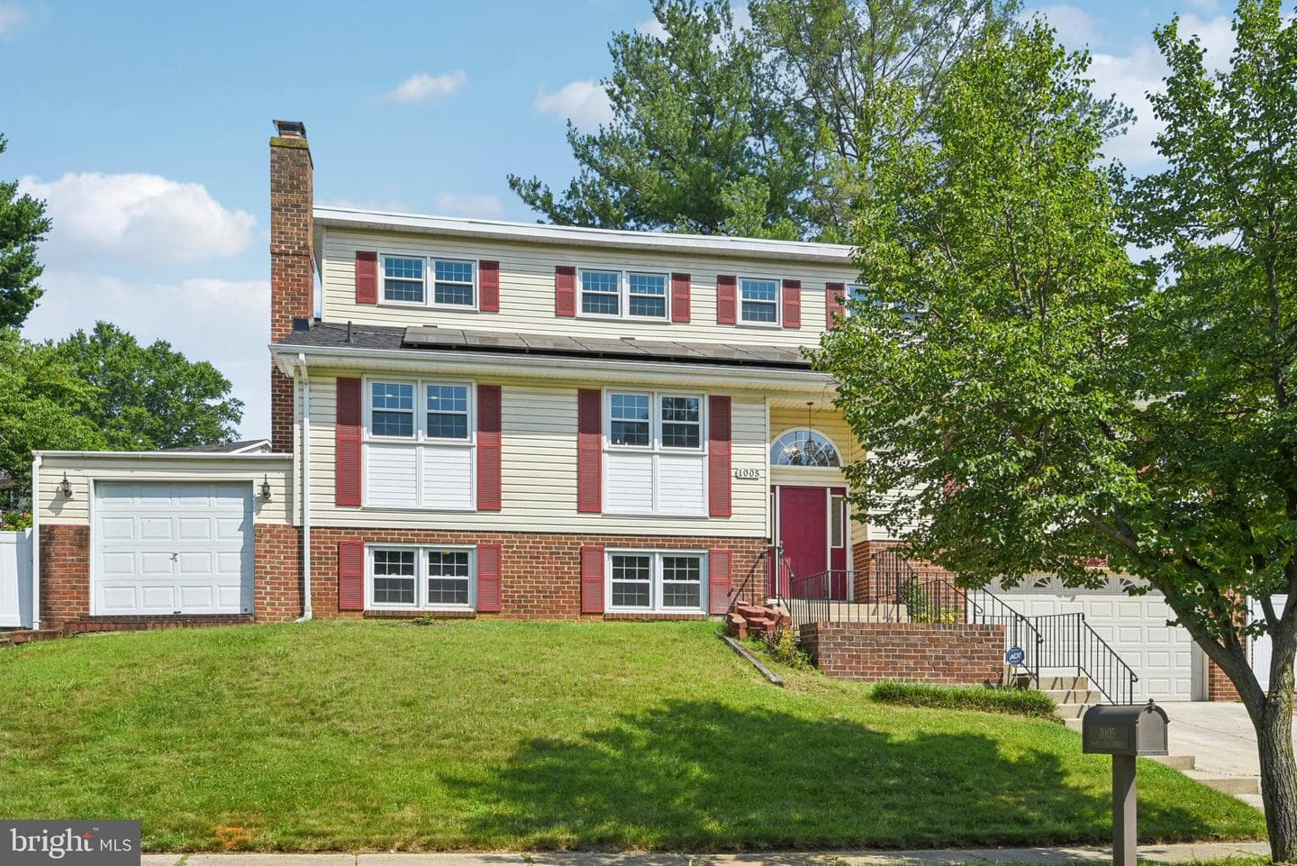 1005 Kings Tree Drive photo 2