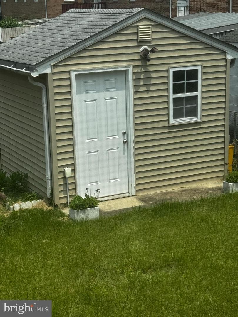 6818 Painter Terrace photo 32