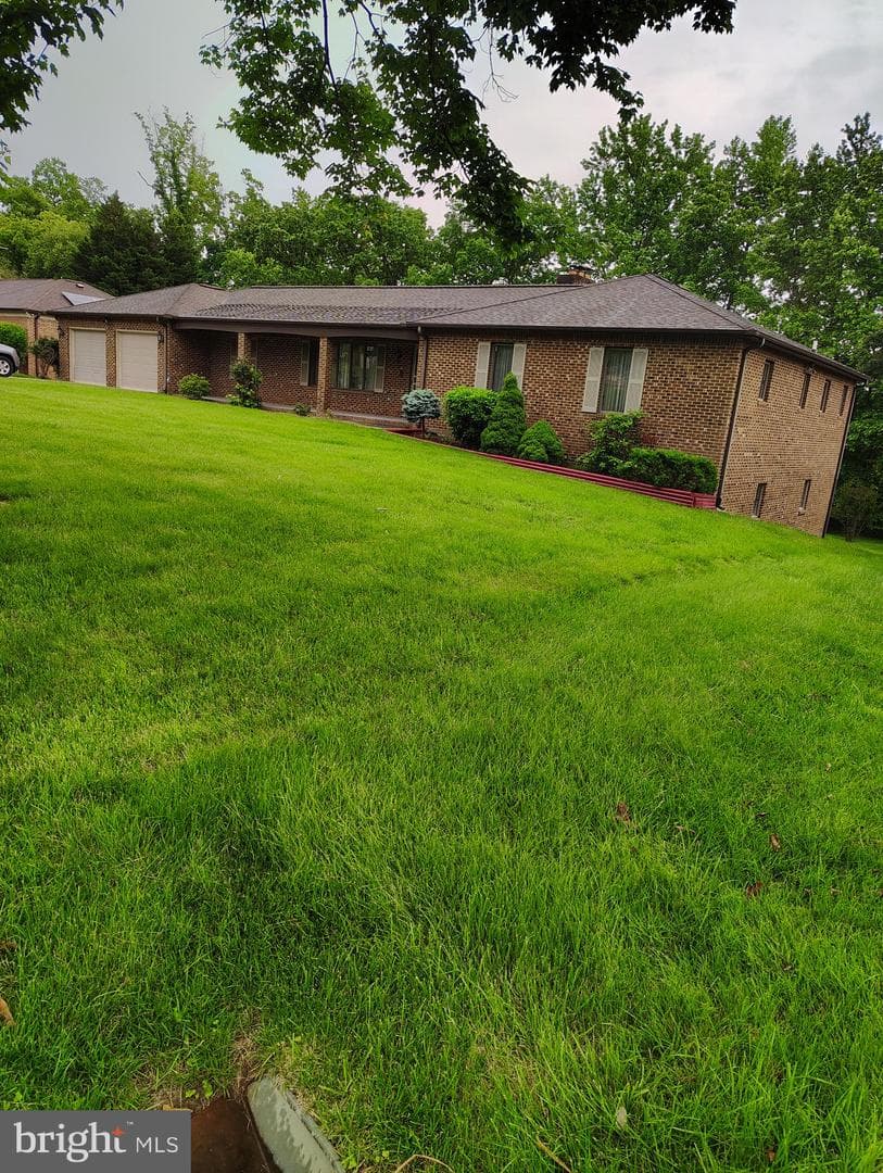 1412 Albert Drive photo 2