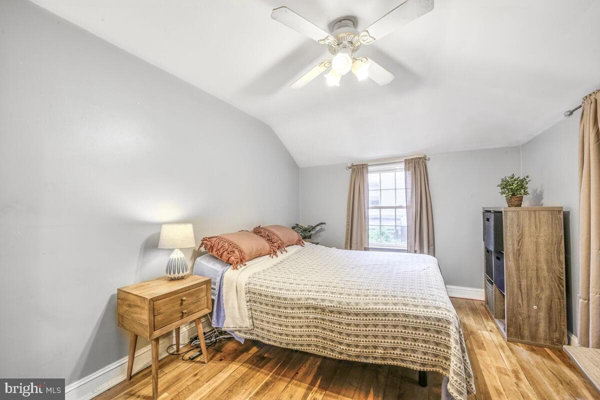 5818 Carlyle photo 15