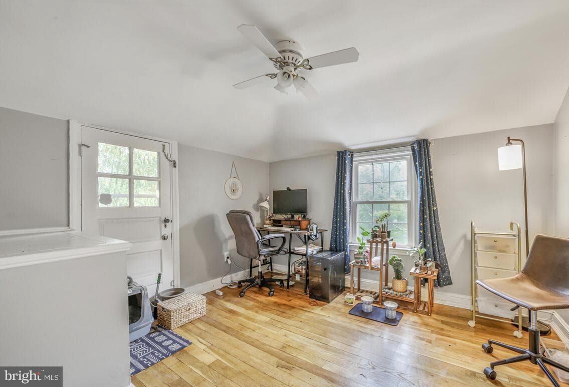 5818 Carlyle photo 16