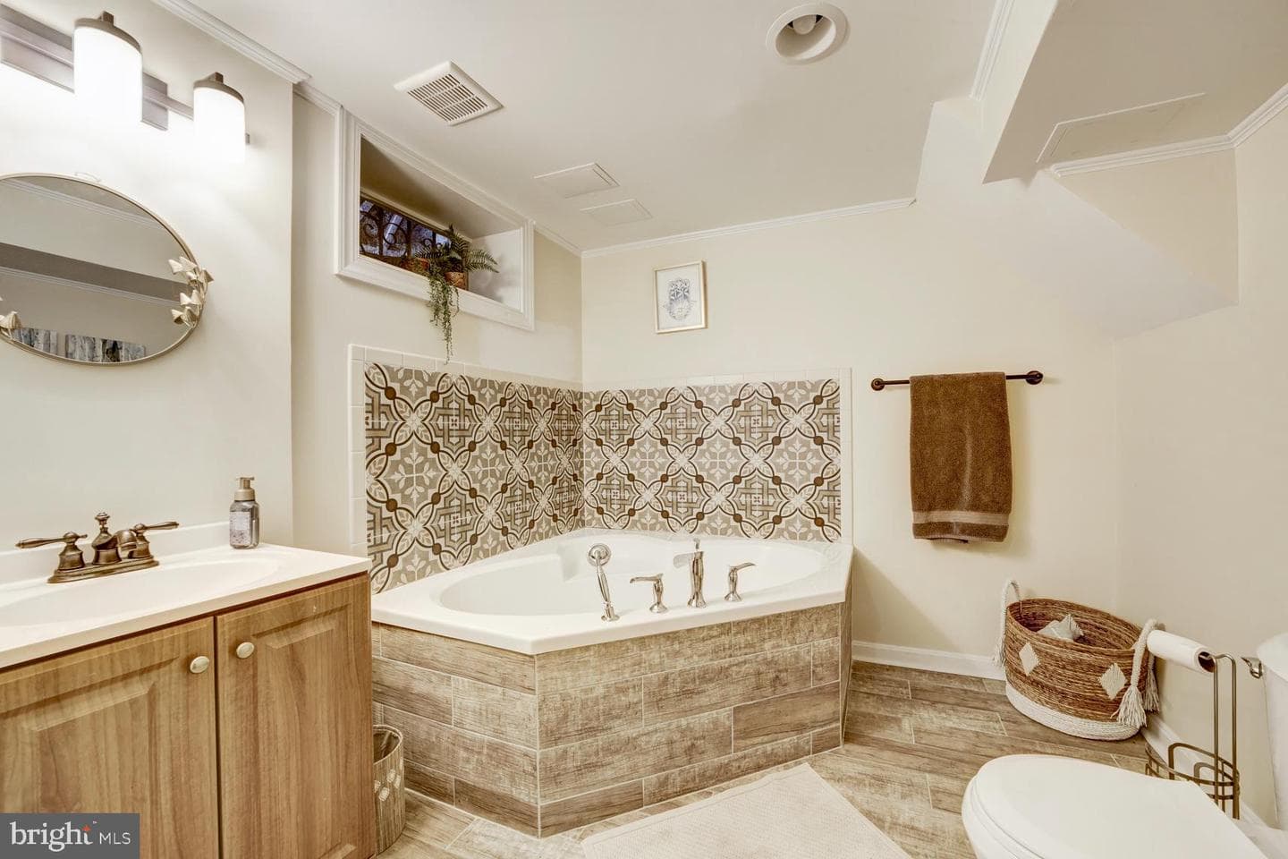 5818 Carlyle photo 20