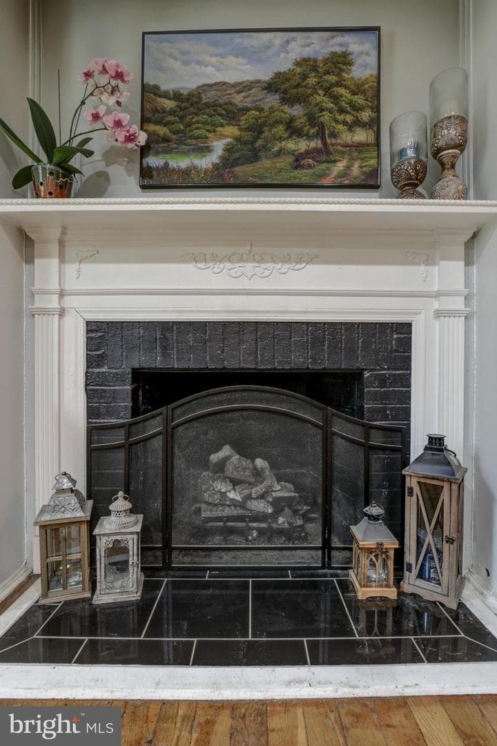 5818 Carlyle photo 5