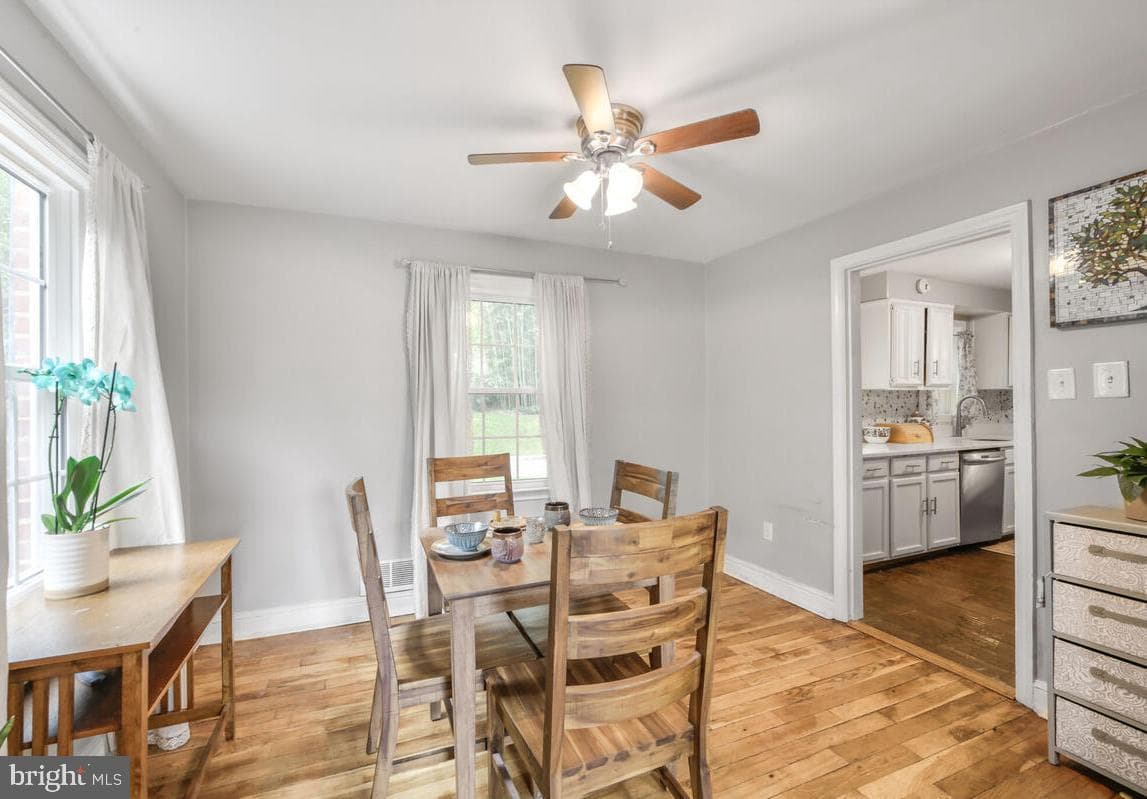 5818 Carlyle photo 8