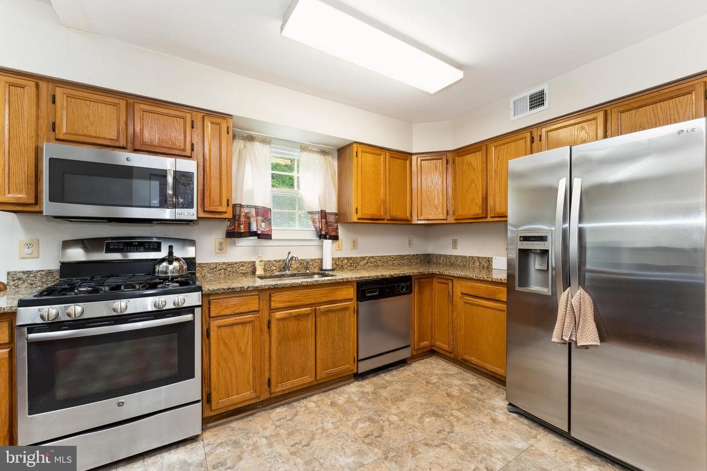 4805 John Street photo 10
