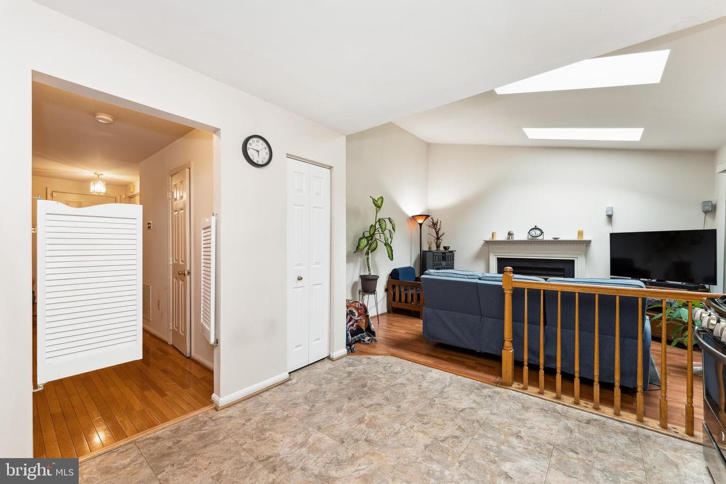 4805 John Street photo 11