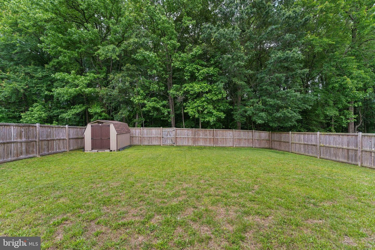 4805 John Street photo 3