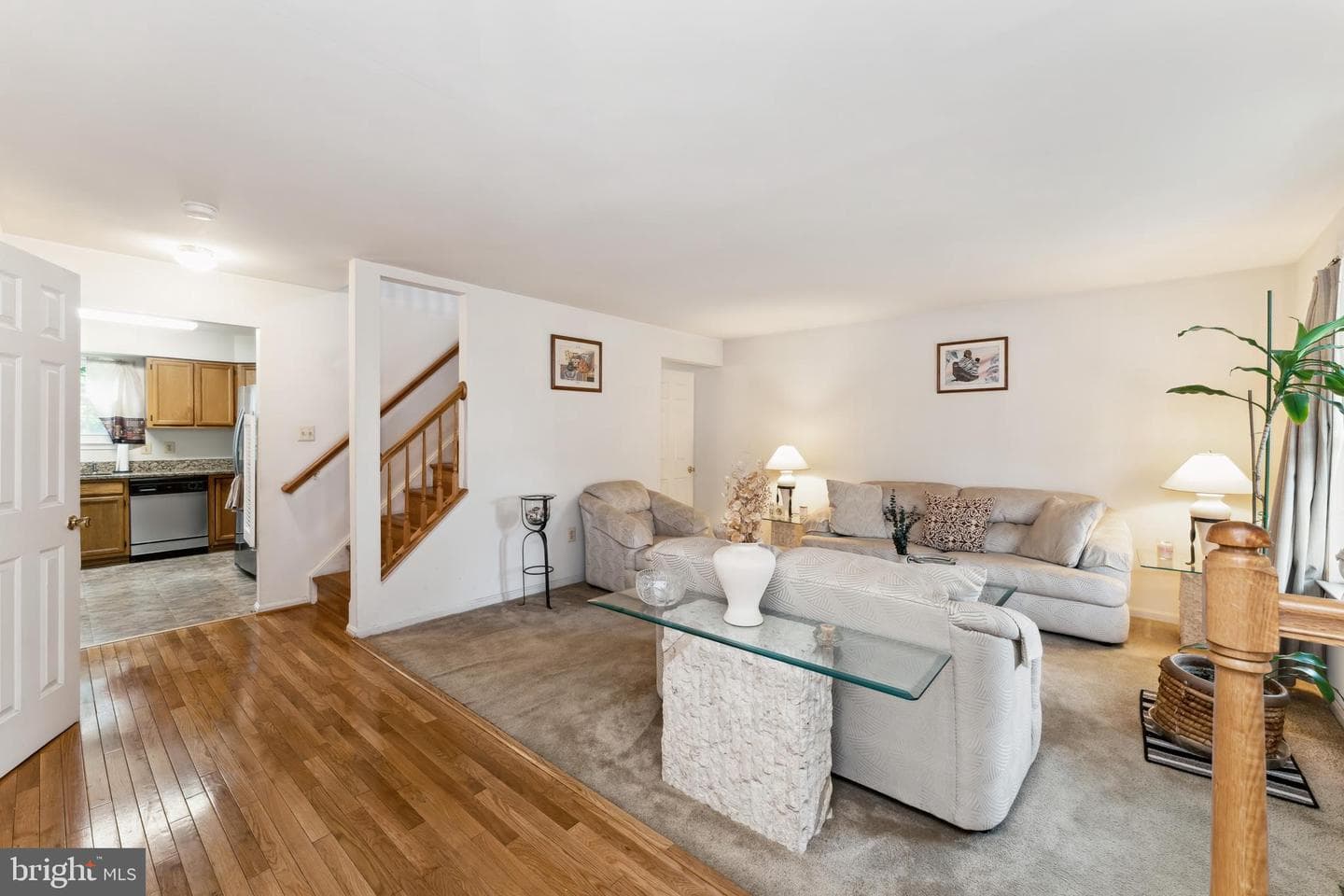 4805 John Street photo 4