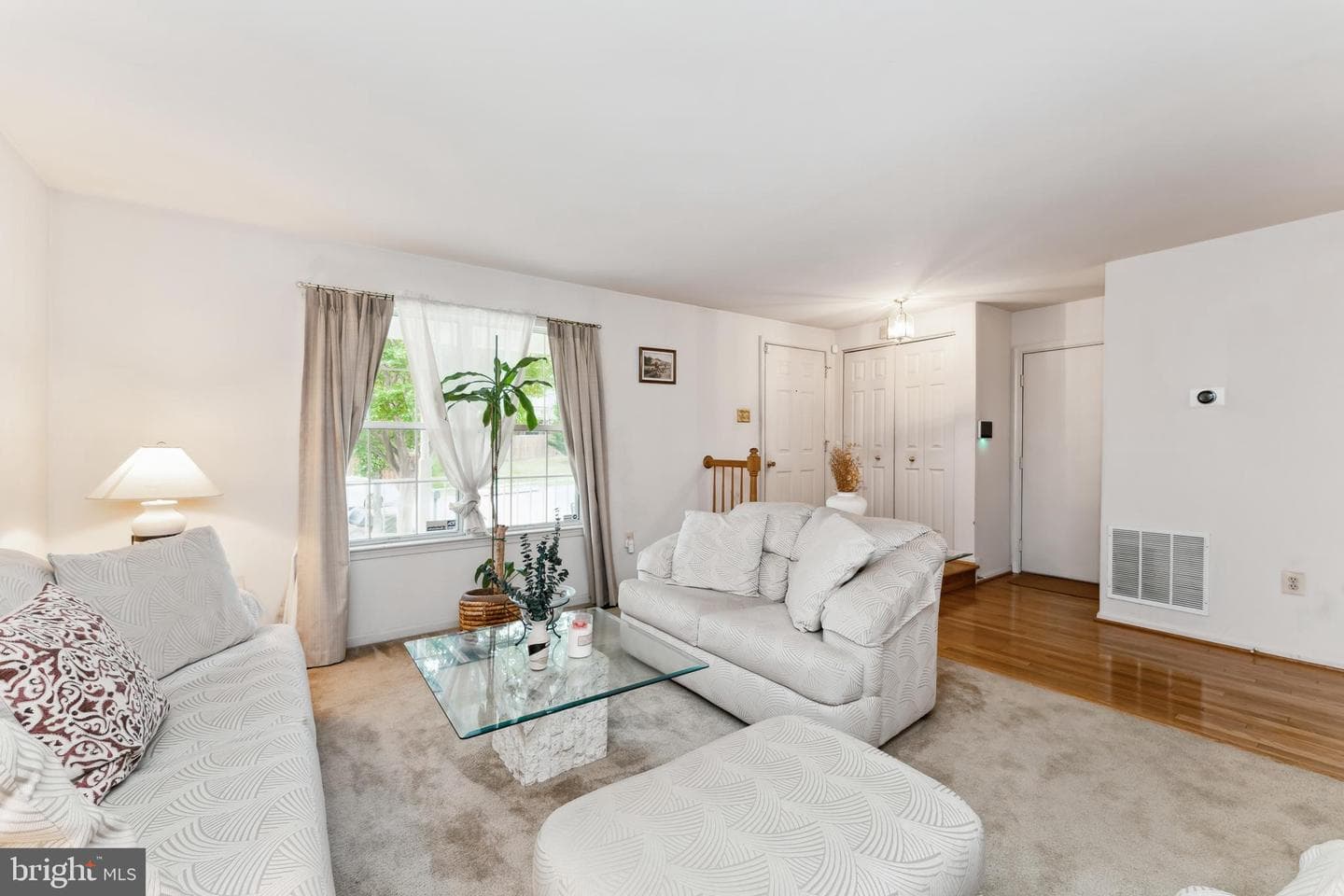 4805 John Street photo 5