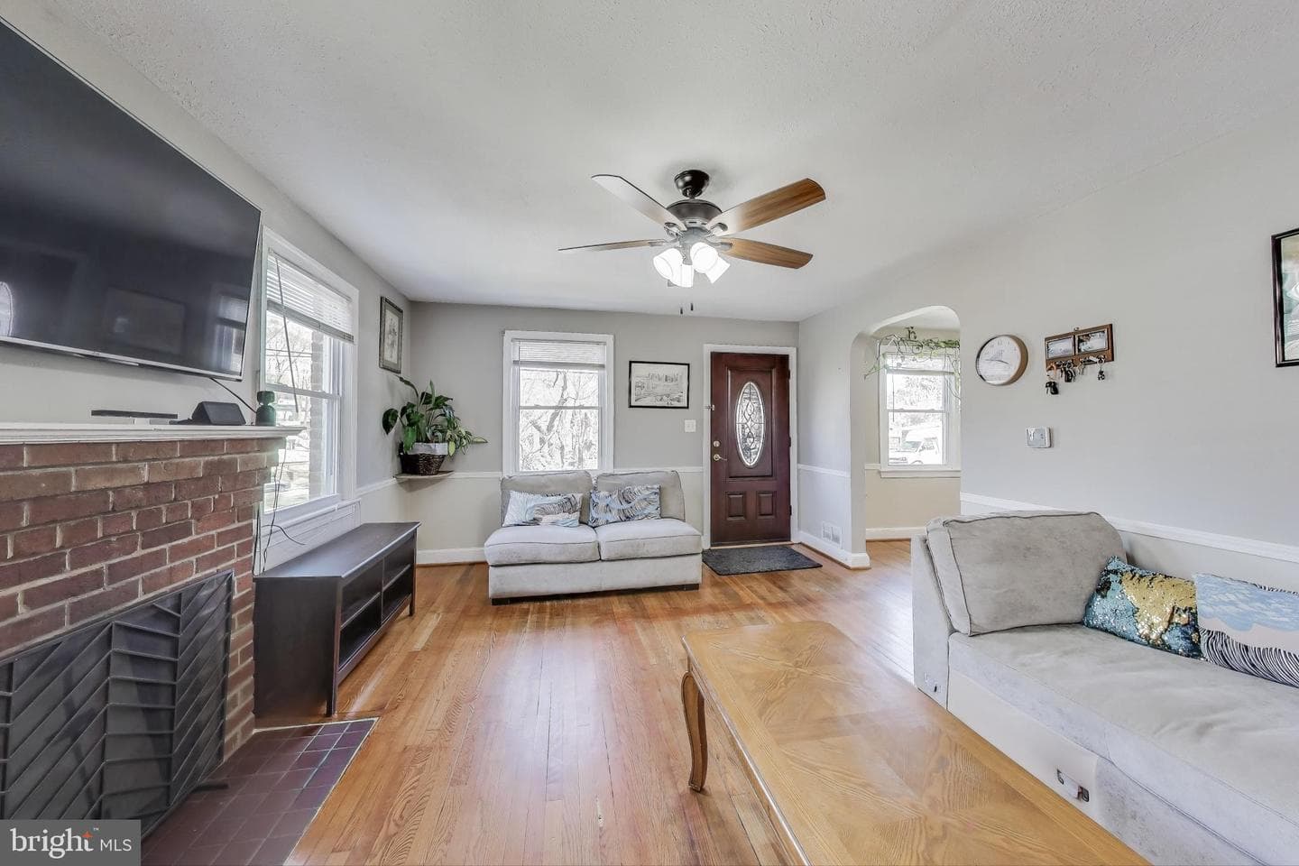4828 Woodlawn Drive photo 4