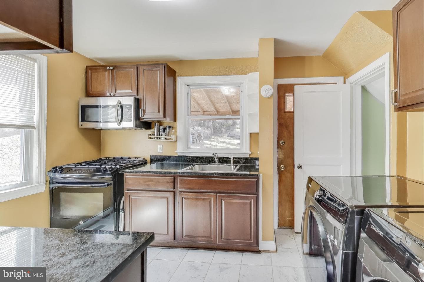 4828 Woodlawn Drive photo 9