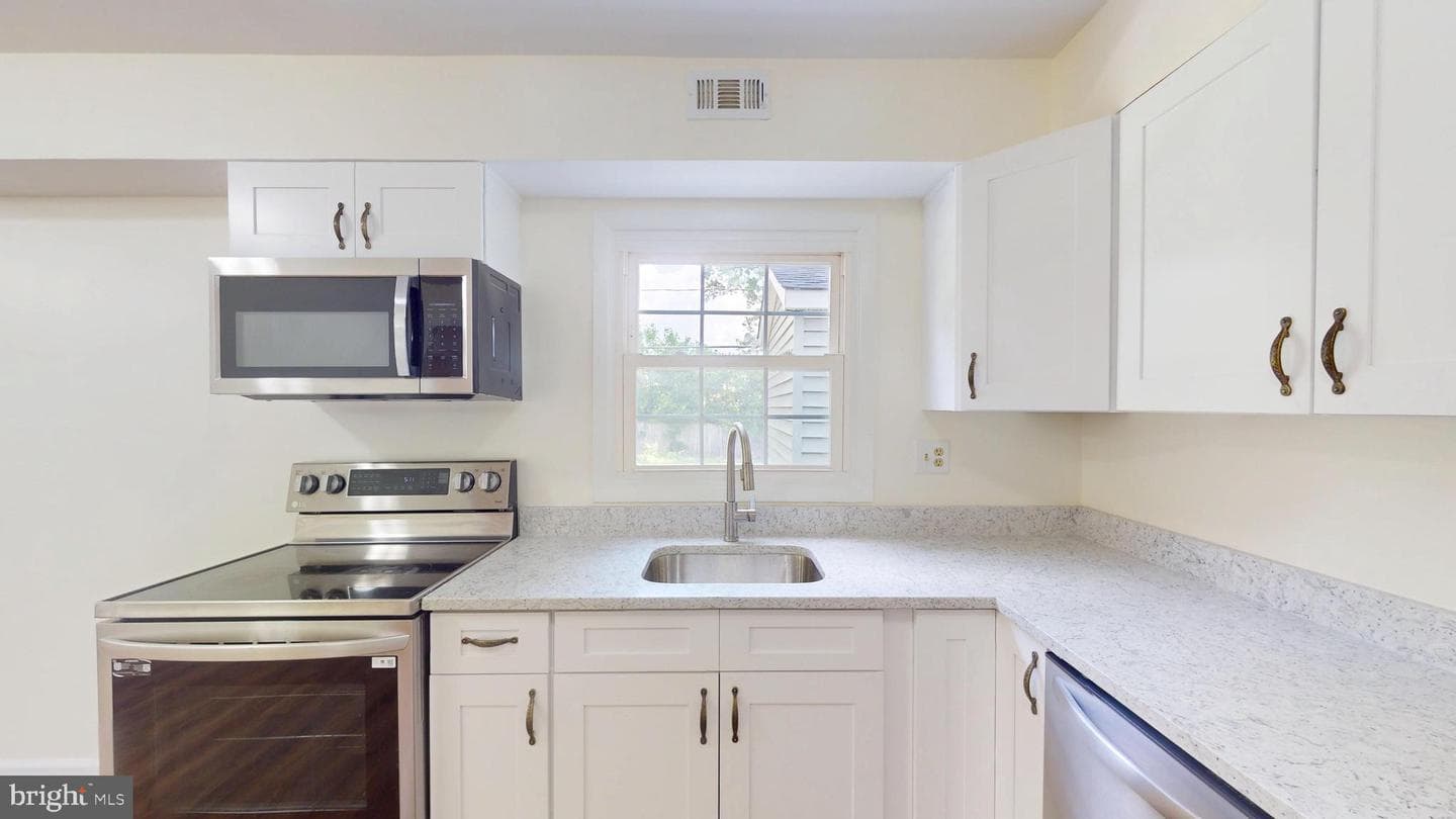 4025 Chelmont Lane photo 18