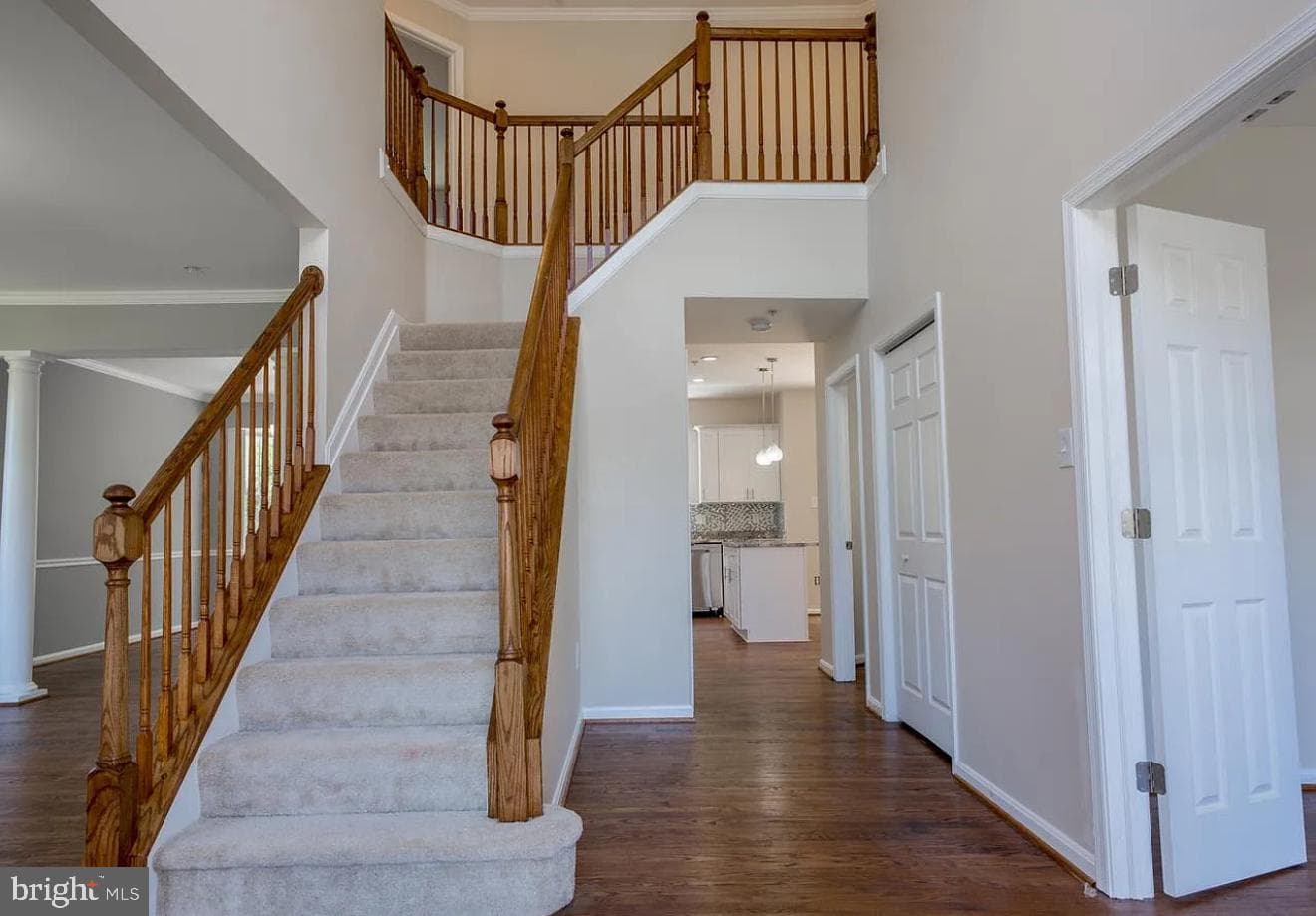 6215 Erland Way photo 3