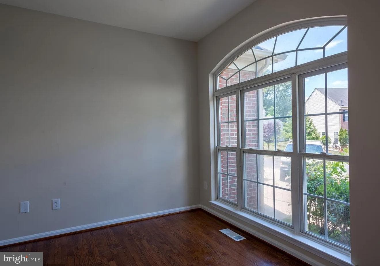 6215 Erland Way photo 4