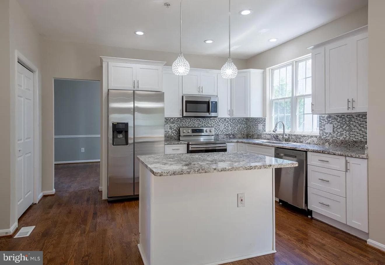 6215 Erland Way photo 7