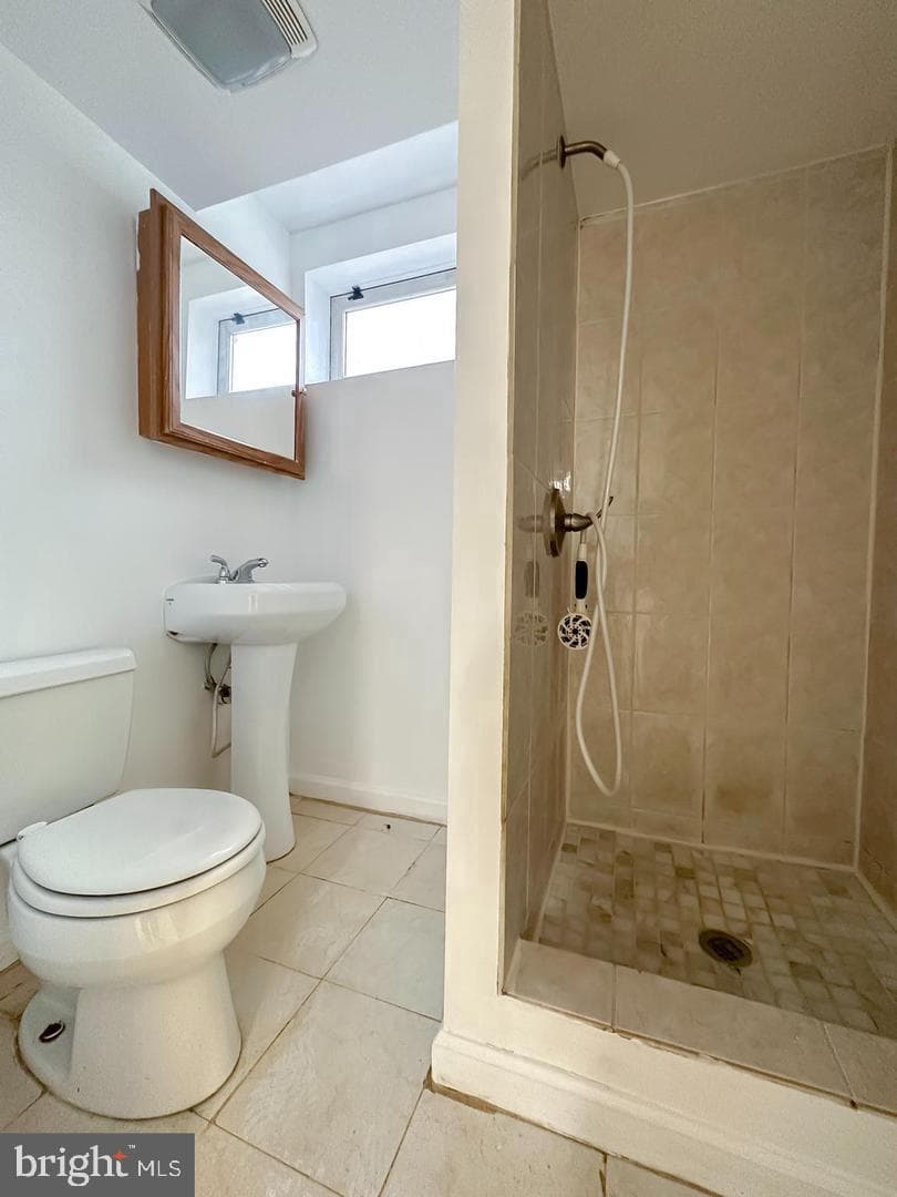 8432 Ravenswood Road photo 21