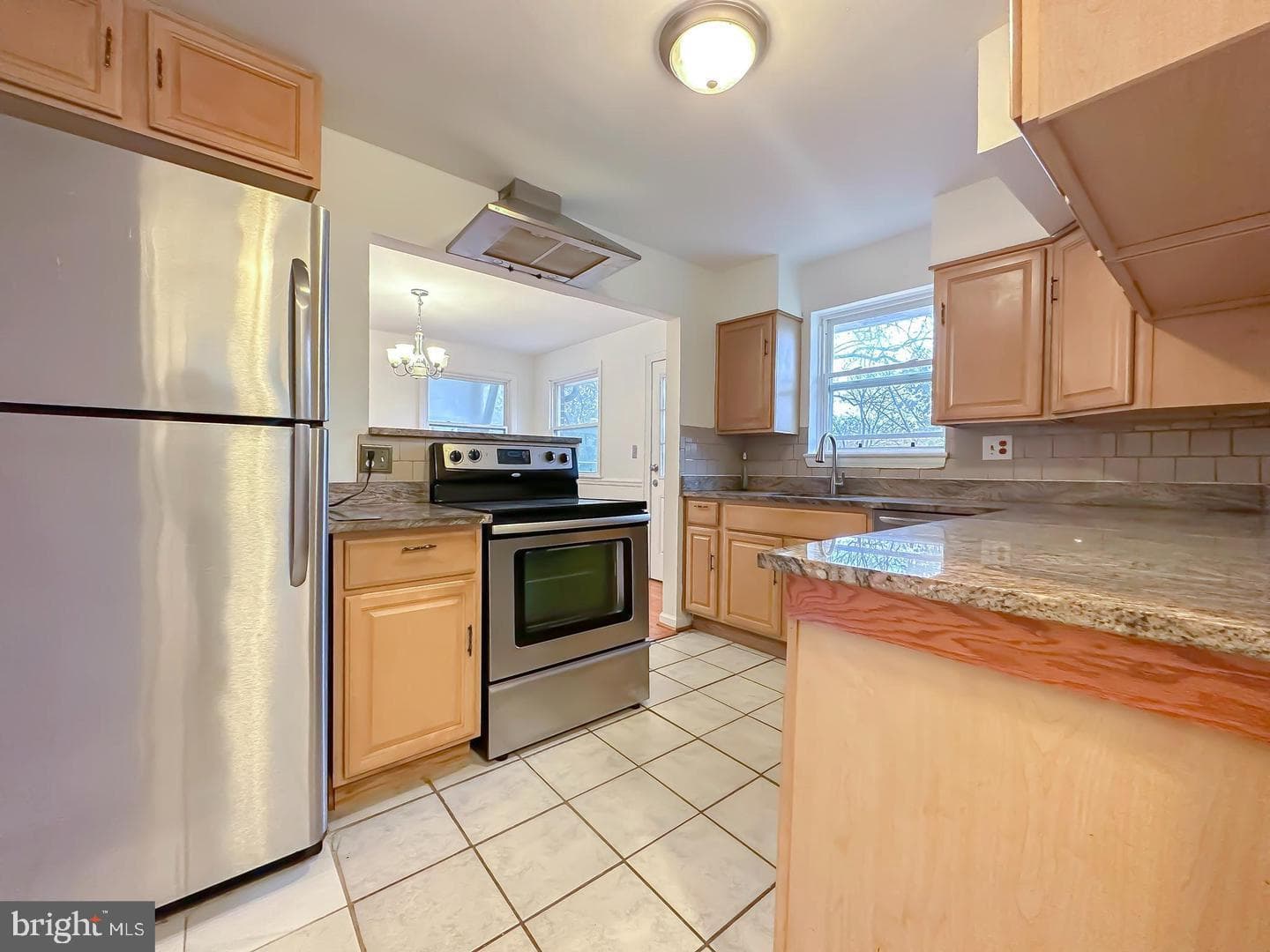 8432 Ravenswood Road photo 8