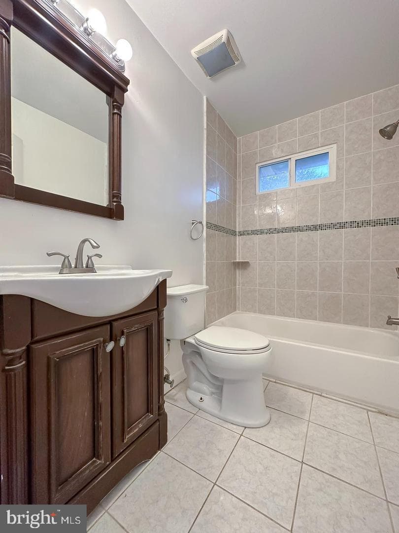8432 Ravenswood Road photo 9