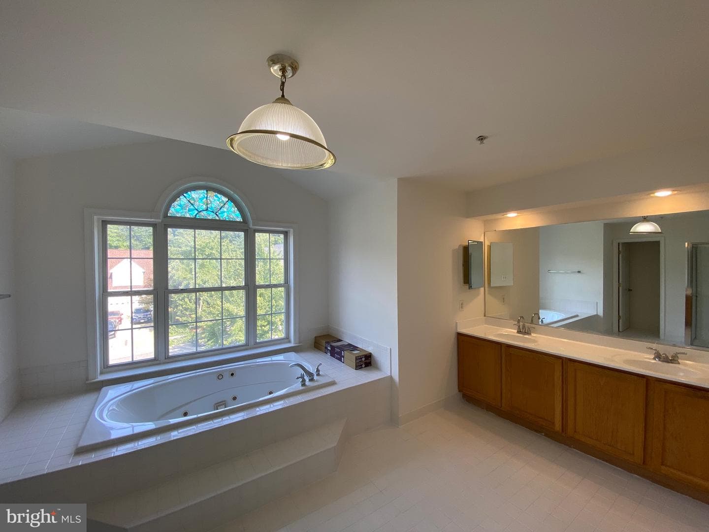 15227 Derbyshire Way photo 23