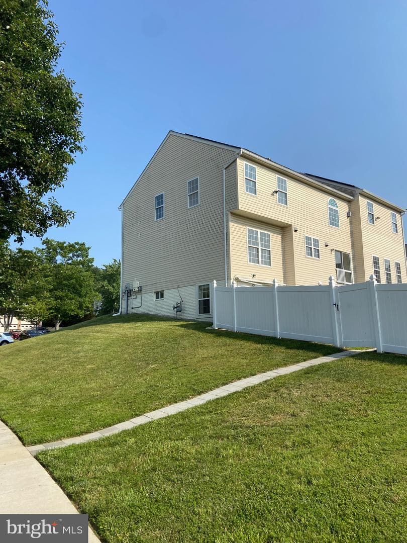 15227 Derbyshire Way photo 29