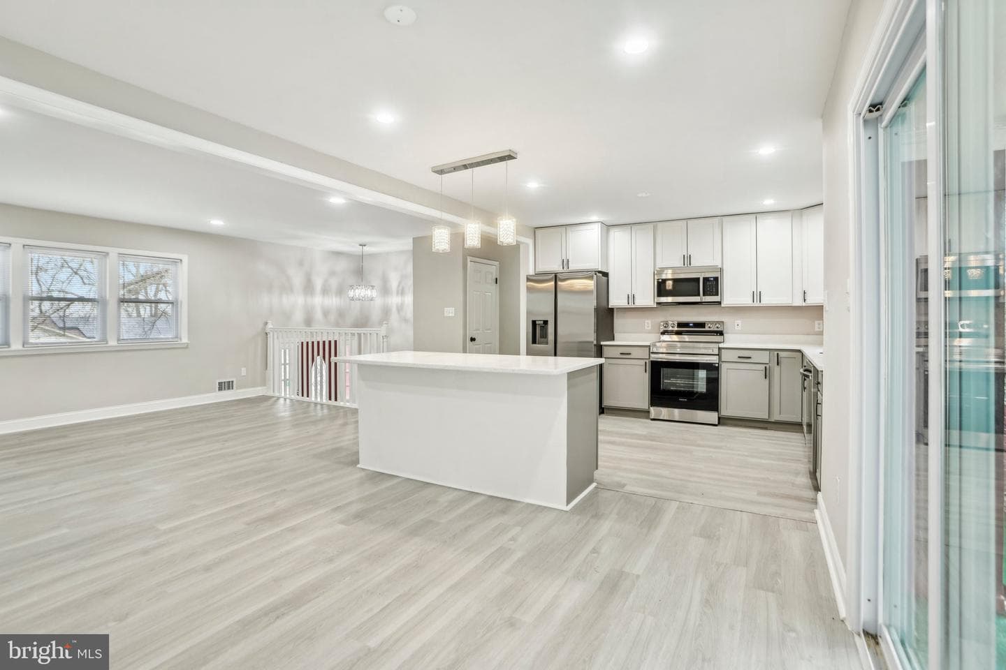 12816 Pine Tree Lane photo 9