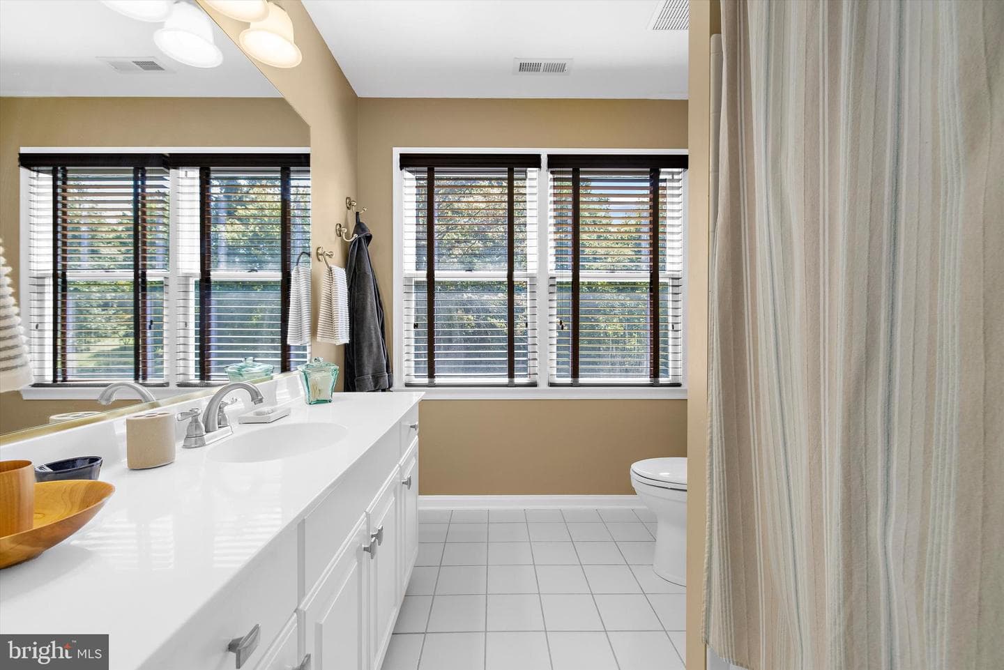 210 Queen Marie Court photo 41