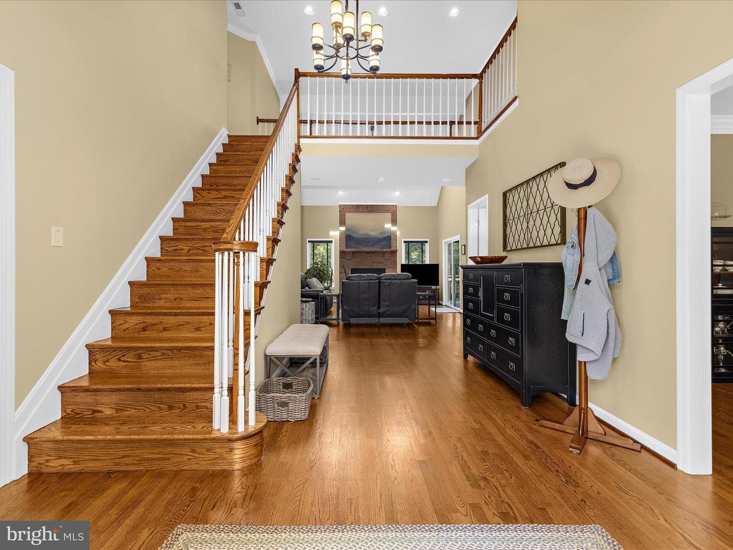 210 Queen Marie Court photo 5