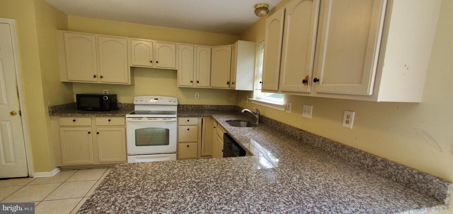 5502 Linwood Court photo 3