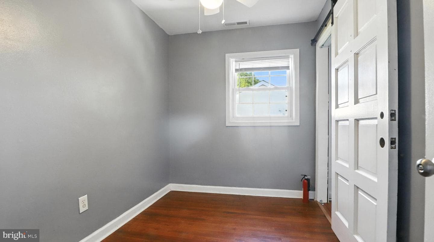 6203 Longfellow Street photo 26