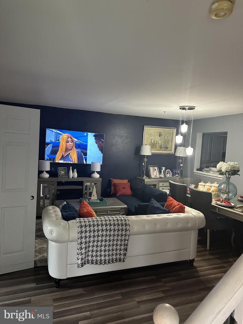 1821 Cedarwood Court photo 3