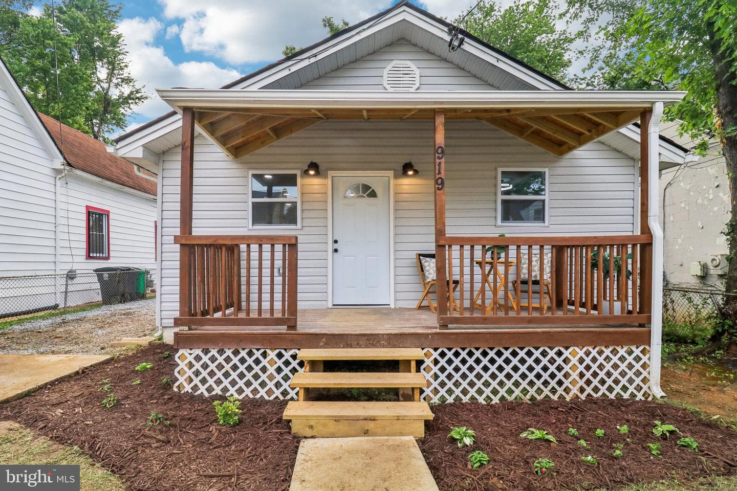 919 Mentor Avenue photo 2