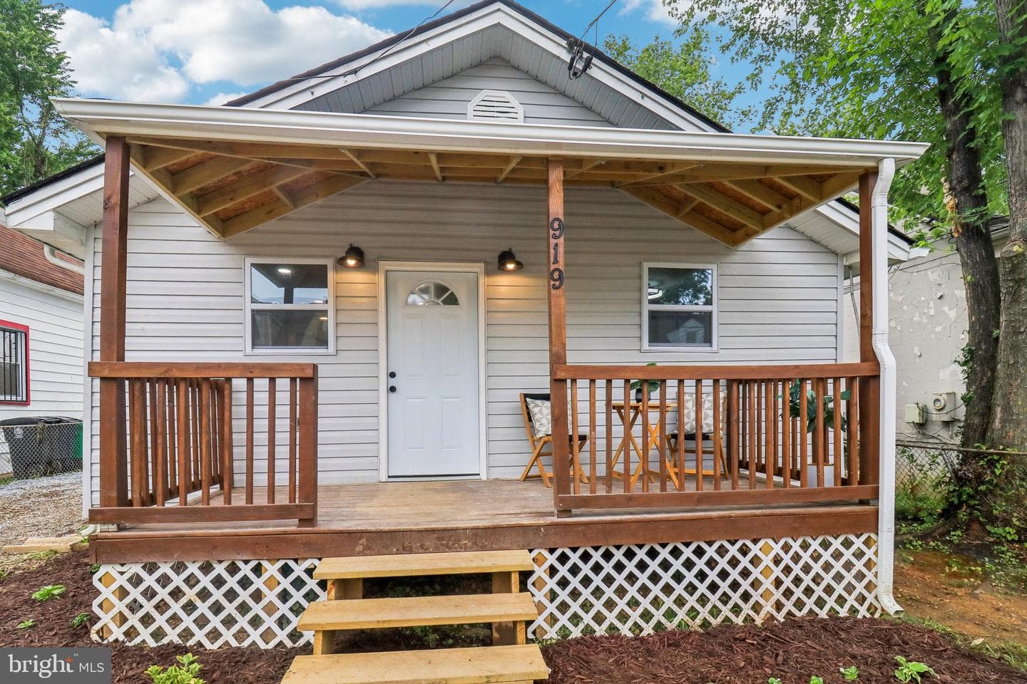 919 Mentor Avenue photo 4
